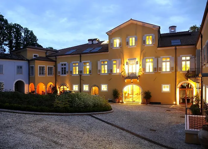 Grand Entourage - Palazzo StrassoldoAlbergo