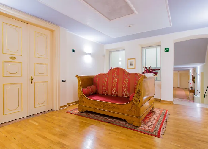 Grand Entourage - Palazzo StrassoldoAlbergo